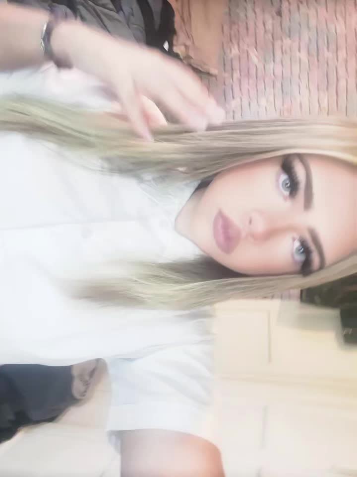 @🪽👱&zwj;♀️