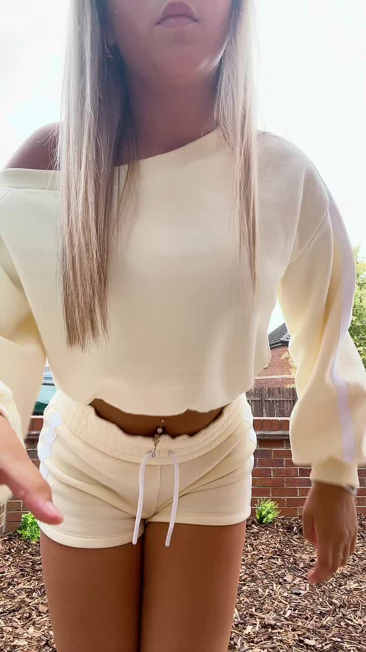 @Bella
