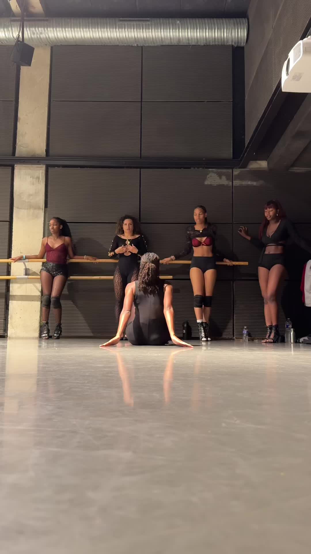 @L&eacute;a