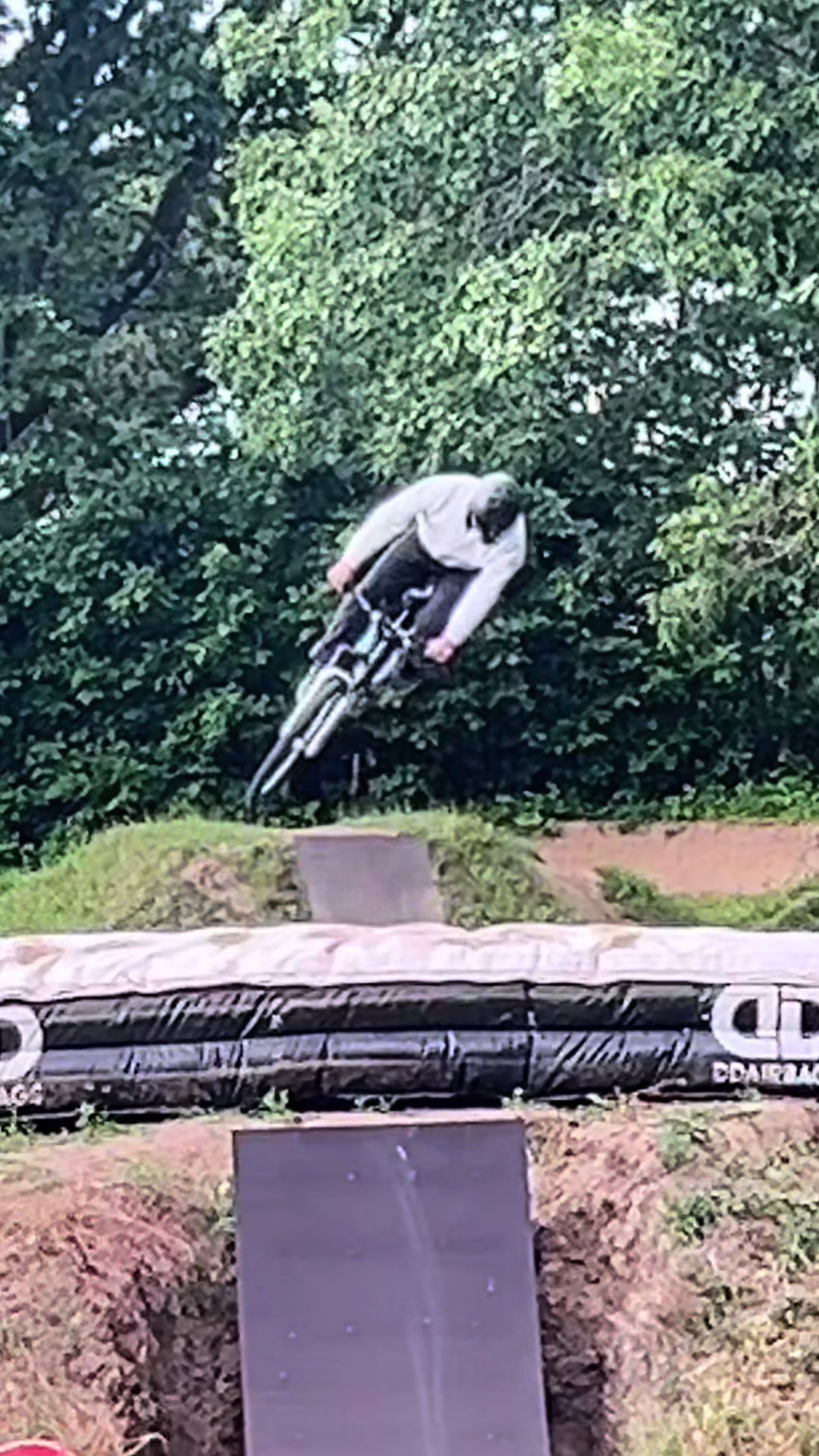 @Johnnyschmidt_mtb