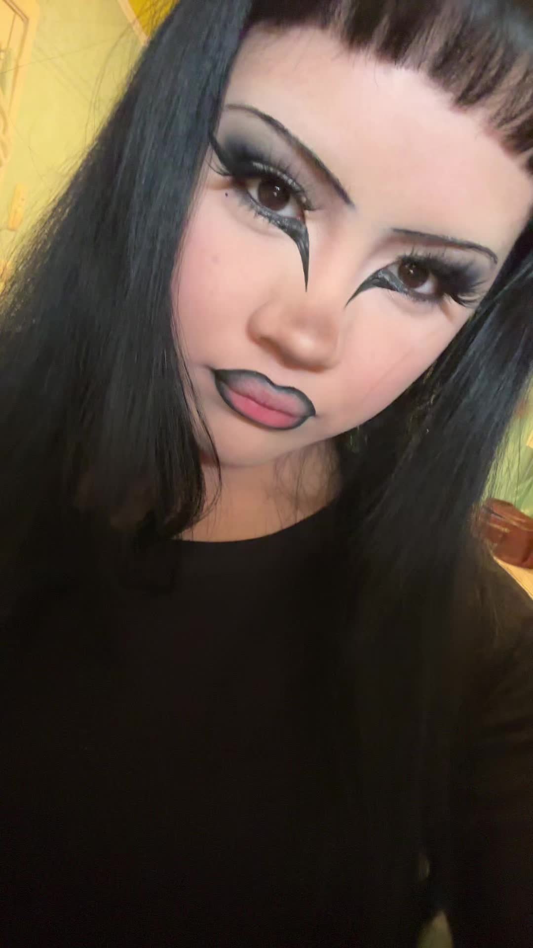 @☠️ CannibalGrrl ୧ ‧₊&deg; 🥩🦴 &sdot;