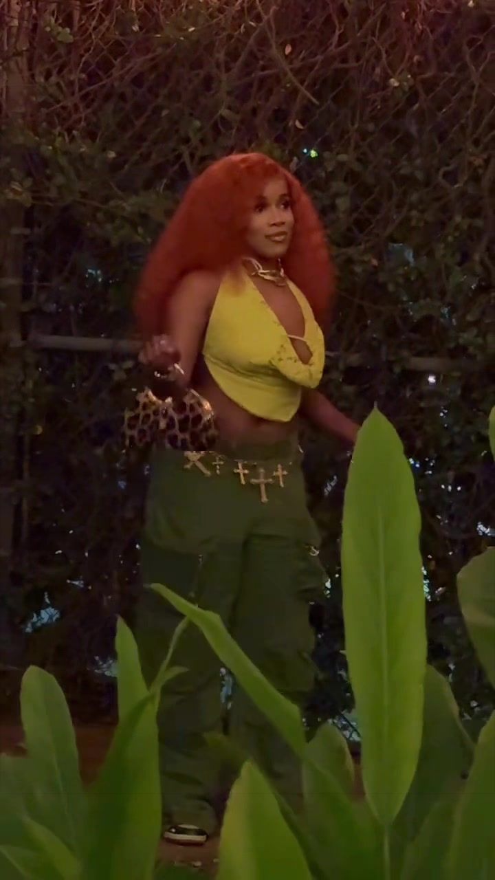 @Whoisdenisia