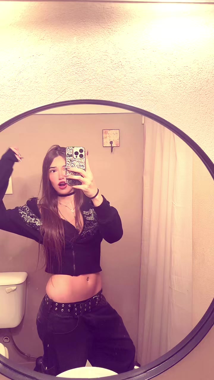 @julie★⭑