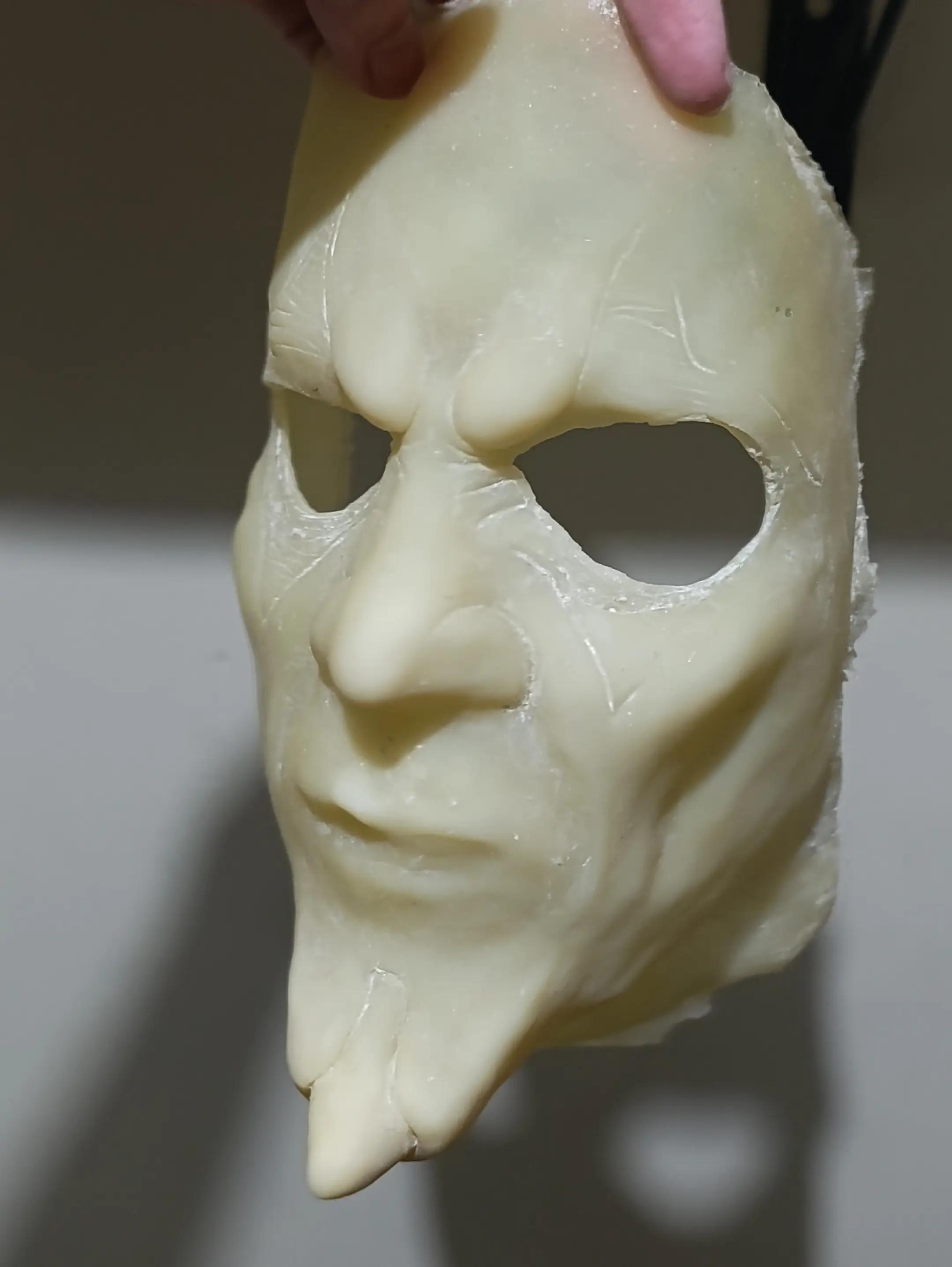 @Twisted Masks