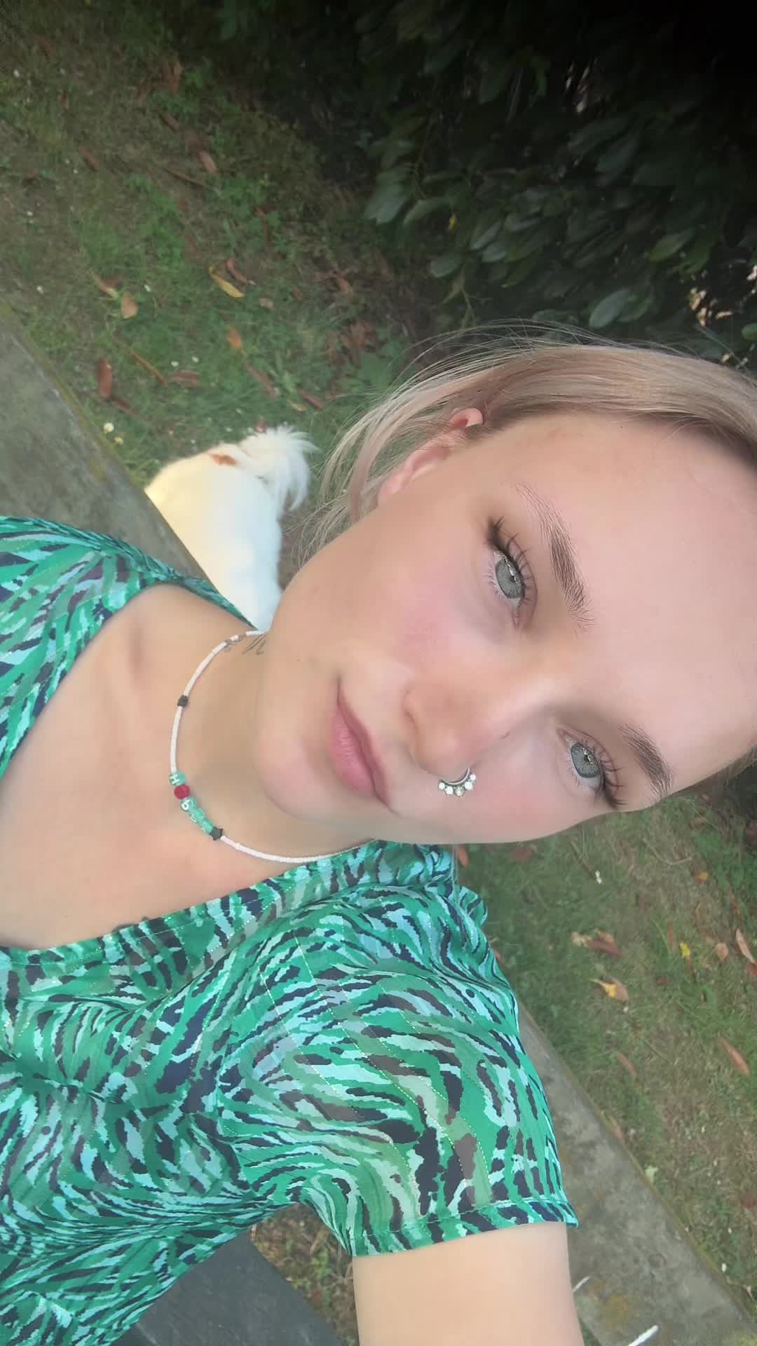 @L&eacute;a