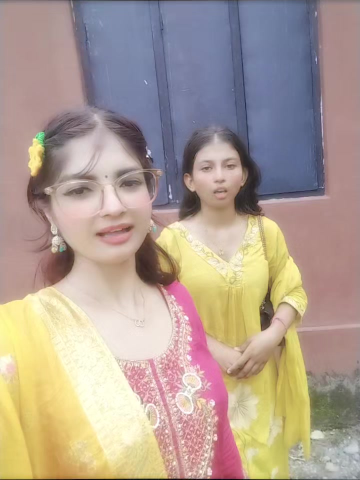 @SitArya👑✨