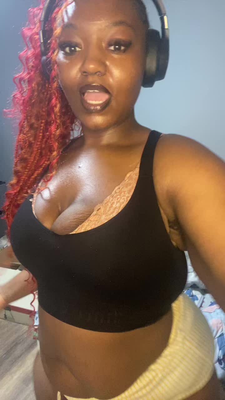 @liyah👩🏽&zwj;❤️&zwj;💋&zwj;👩🏾