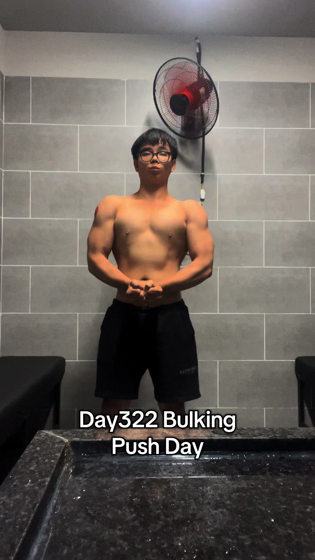 @Kent th&iacute;ch tập gym