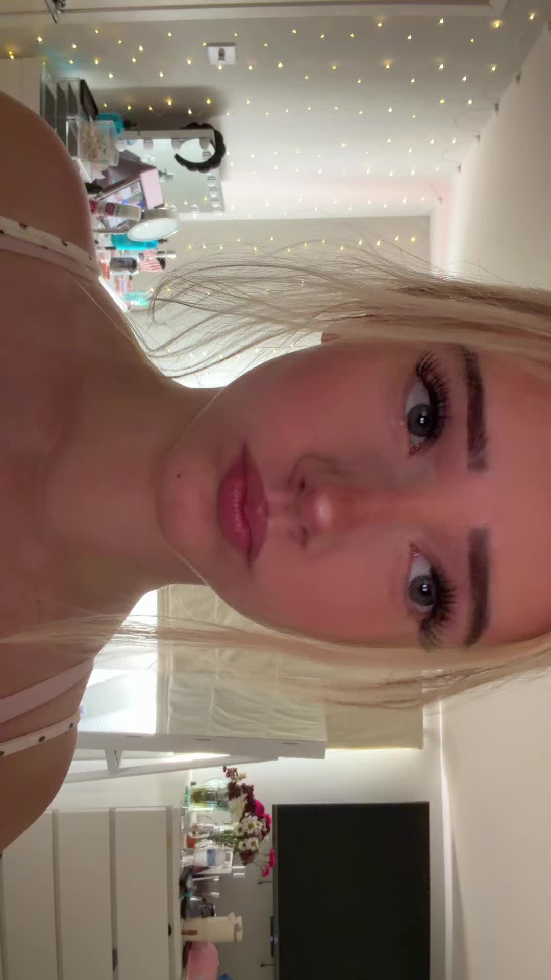 @annie ⭒˚.⋆