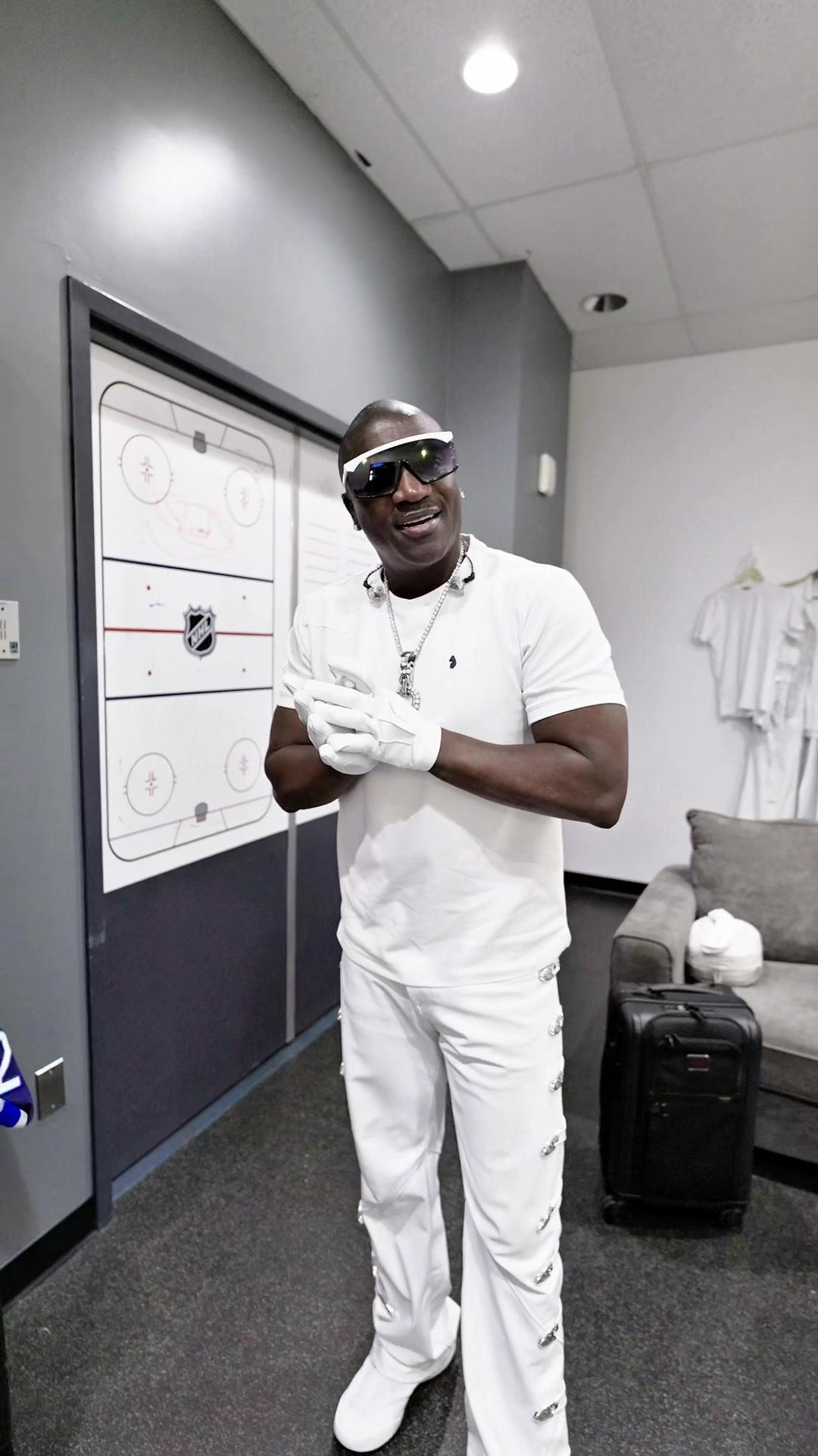 @AKON