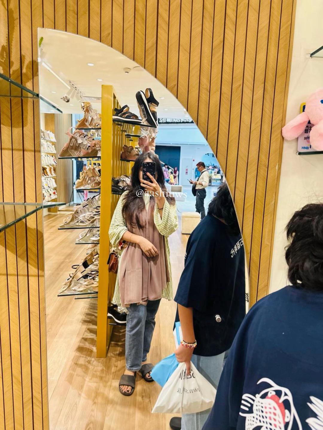 @Aashi🦢🎀🧿