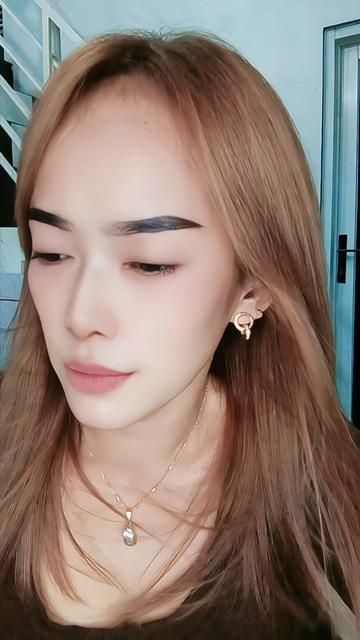 @𝘌𝘯𝘯𝘰 Kharisma
