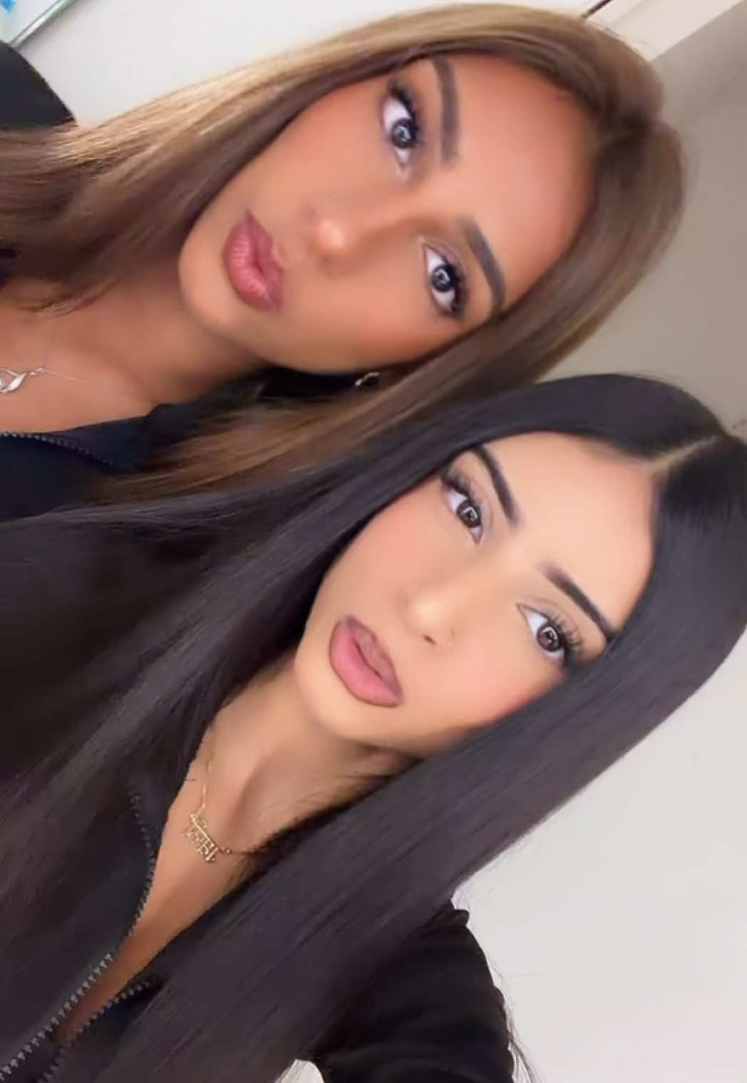 @𝑅 ☬