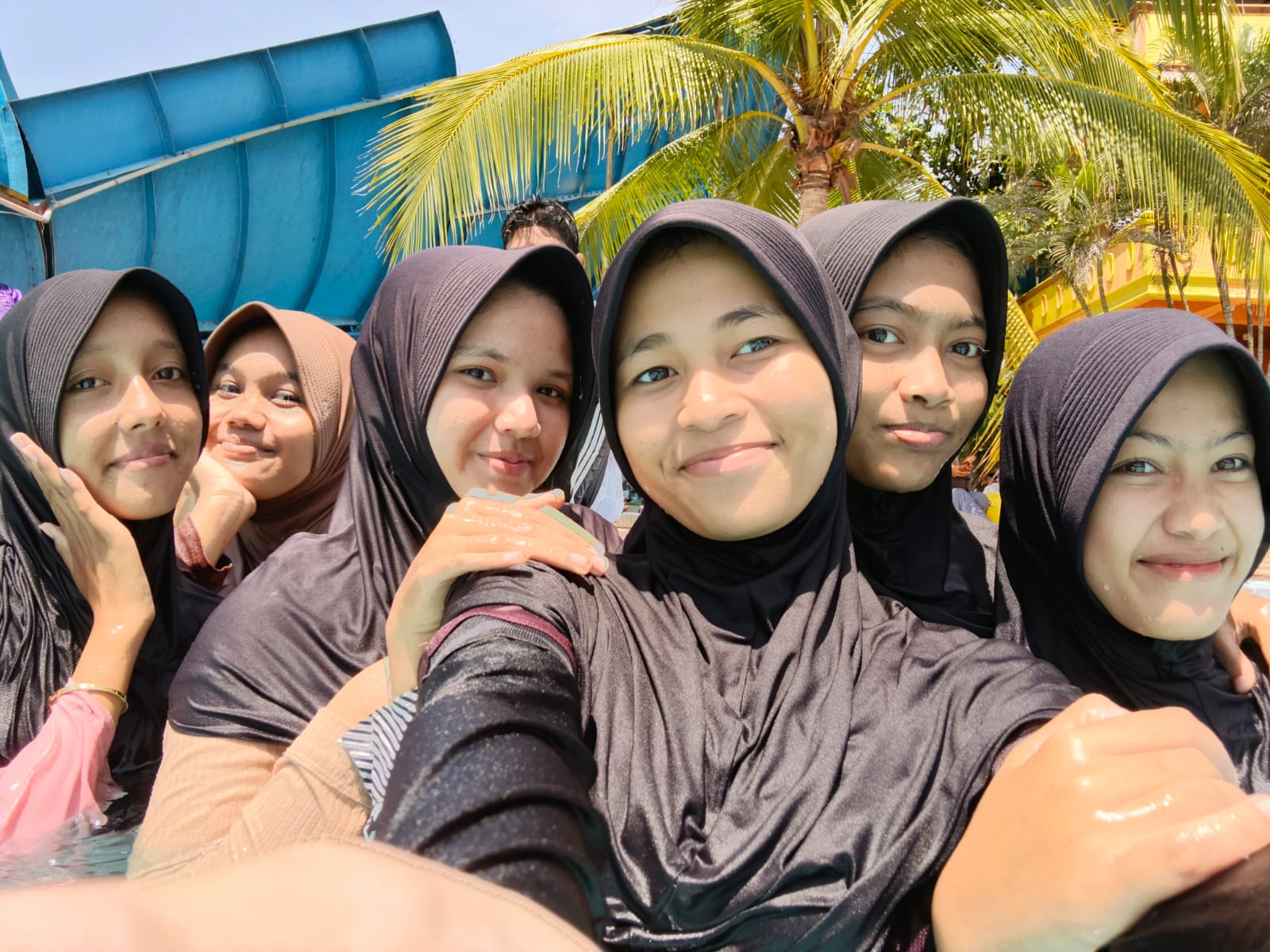 @Miss Eka Mak Si Malik