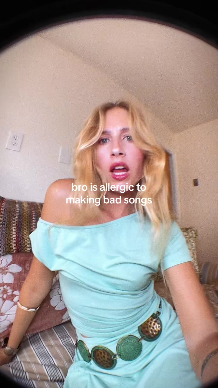 @kelseykinch