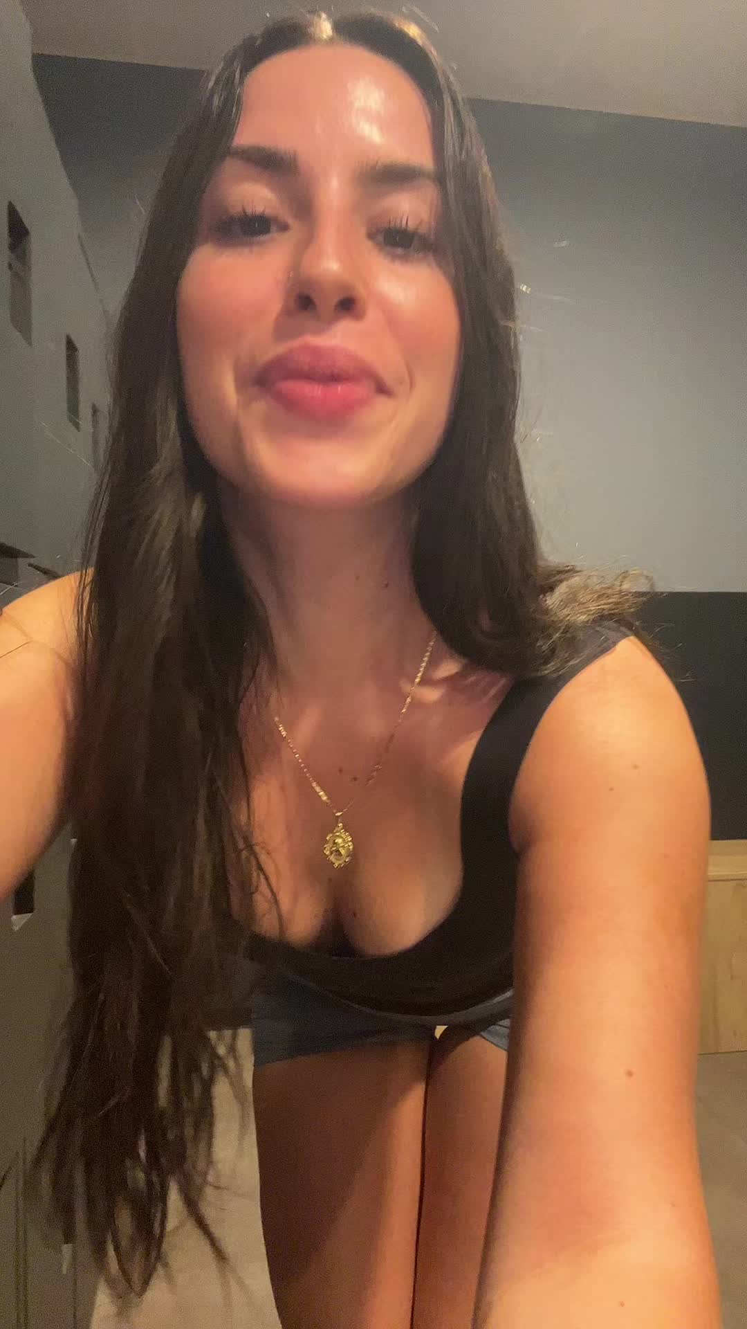 @carmenbrads