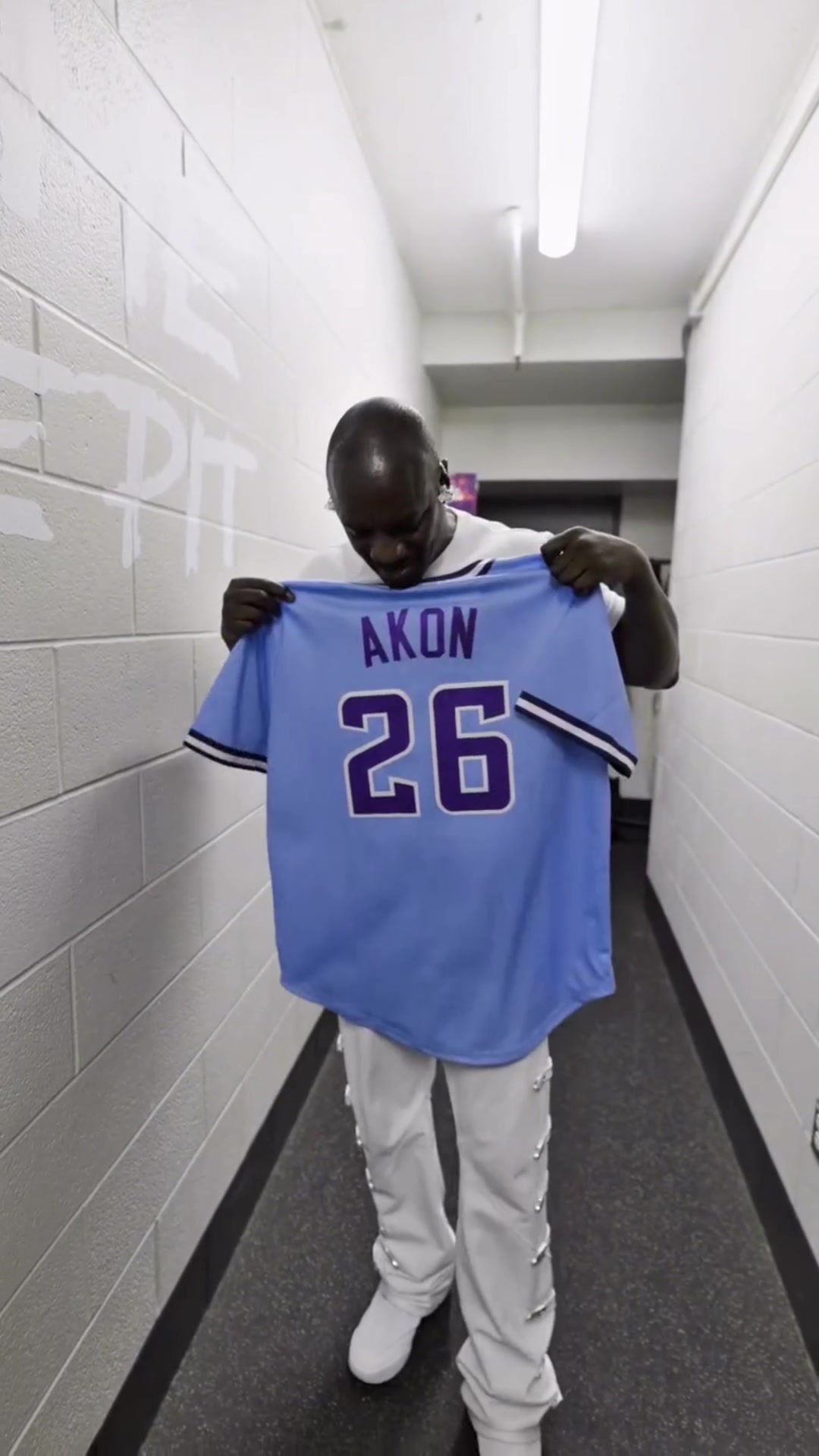 @AKON
