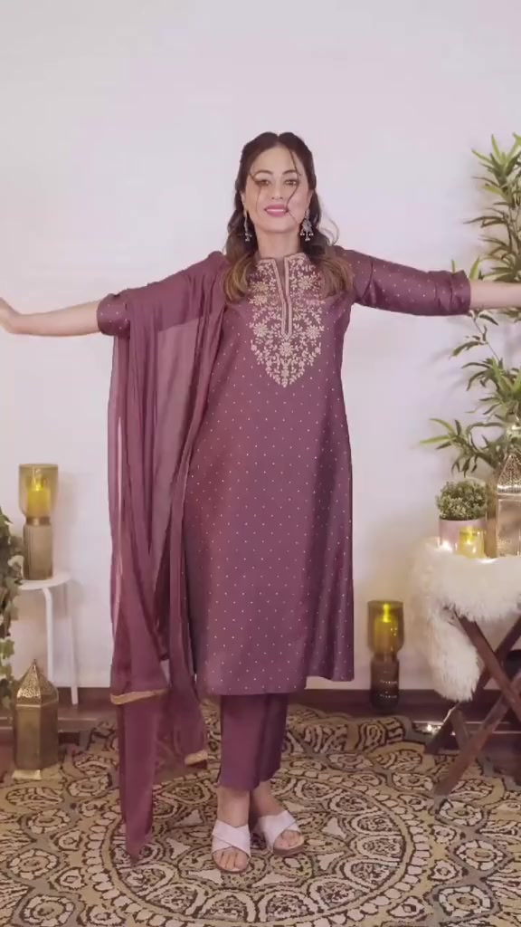 @Hina Khan 💎