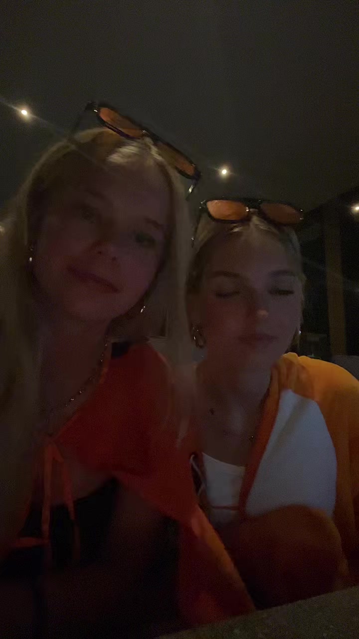 @Priv&eacute;lynnx