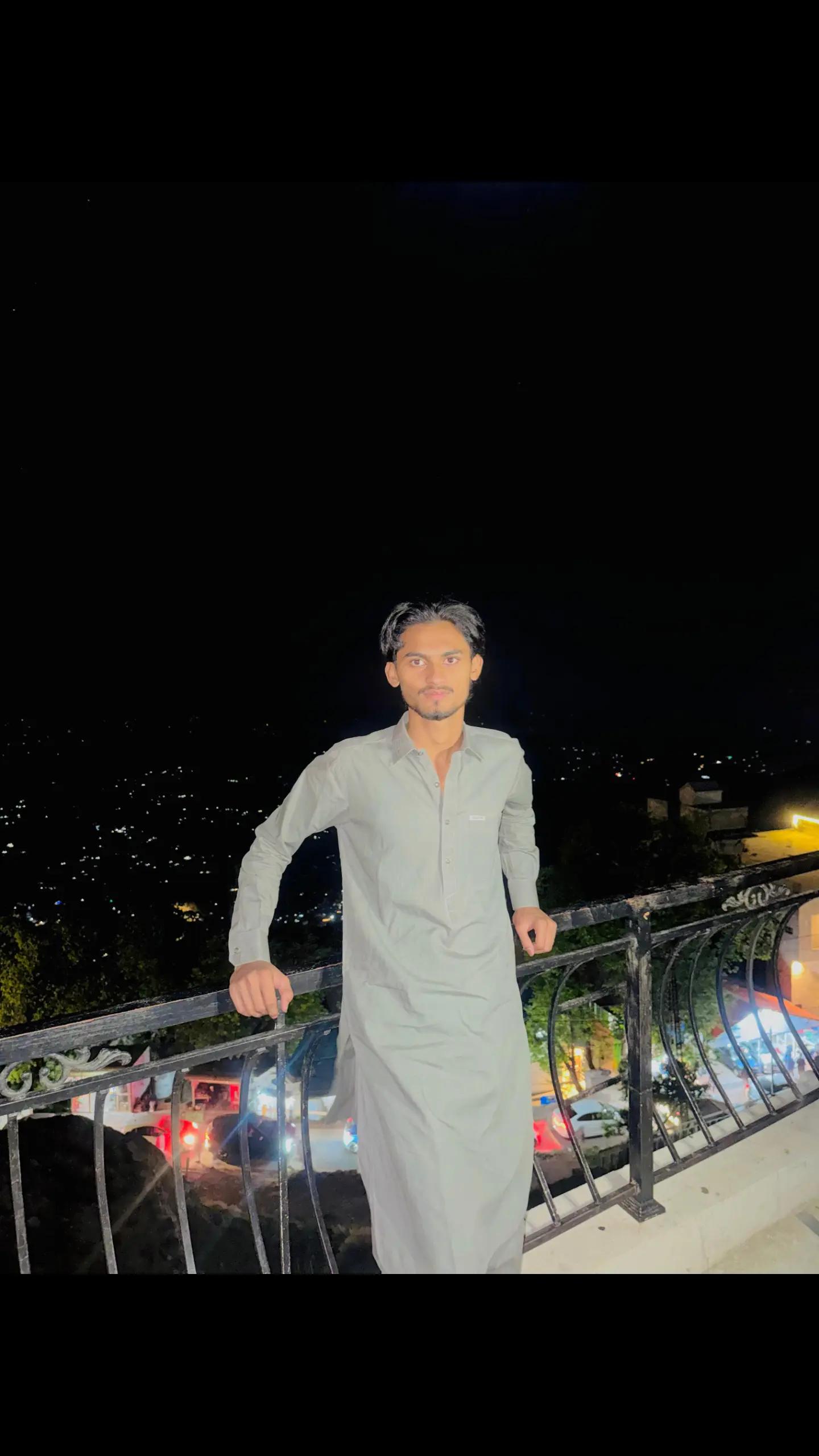 @MaNa BaSrA..🖤😎