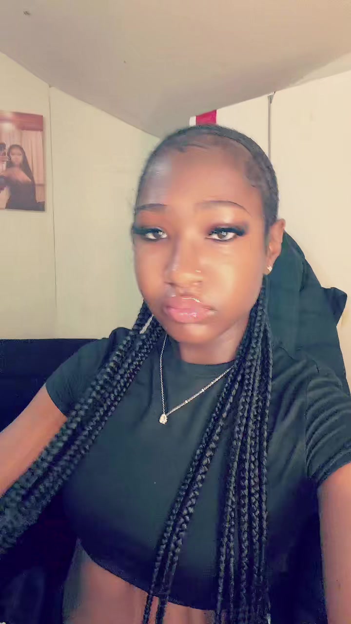 @Queenariiiberryyy🍓