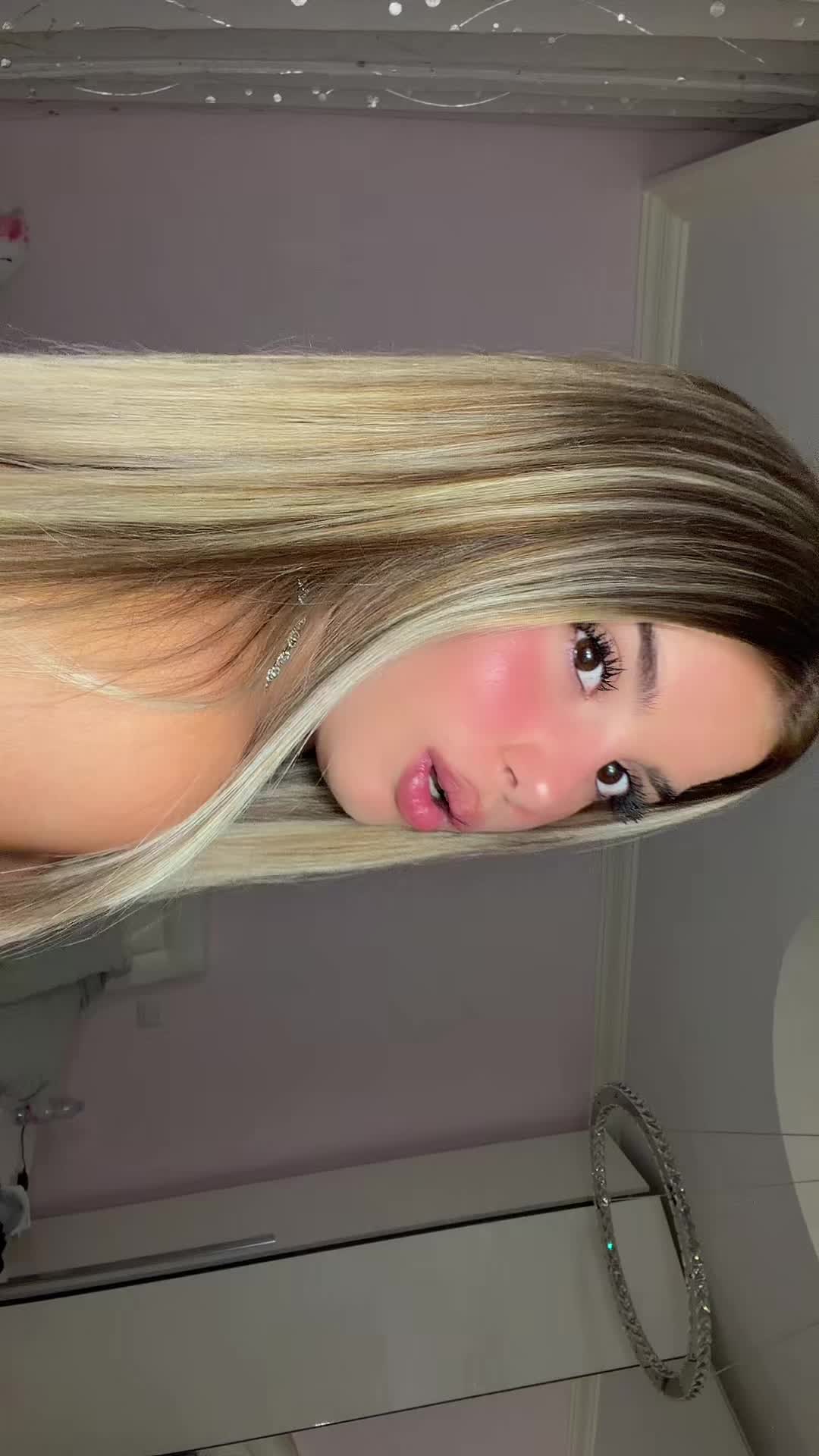 @𝟷𝟿