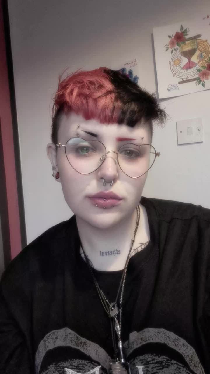 @🖤 𝕰𝖓𝖛𝖞 ❤️ (they/them)