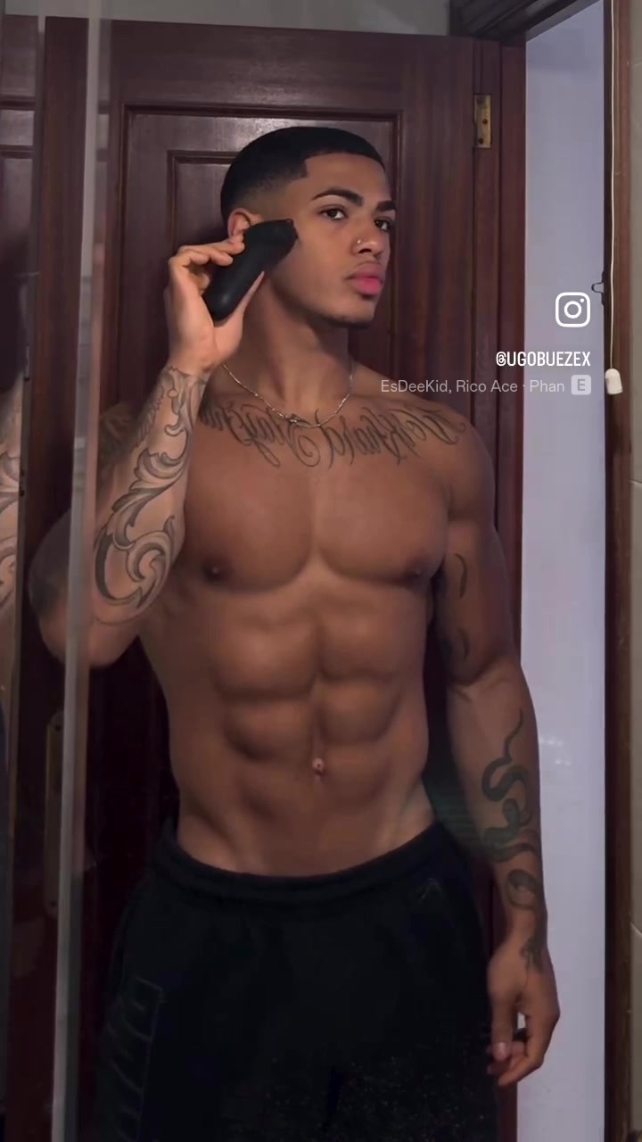 @GayMomentsTiktok