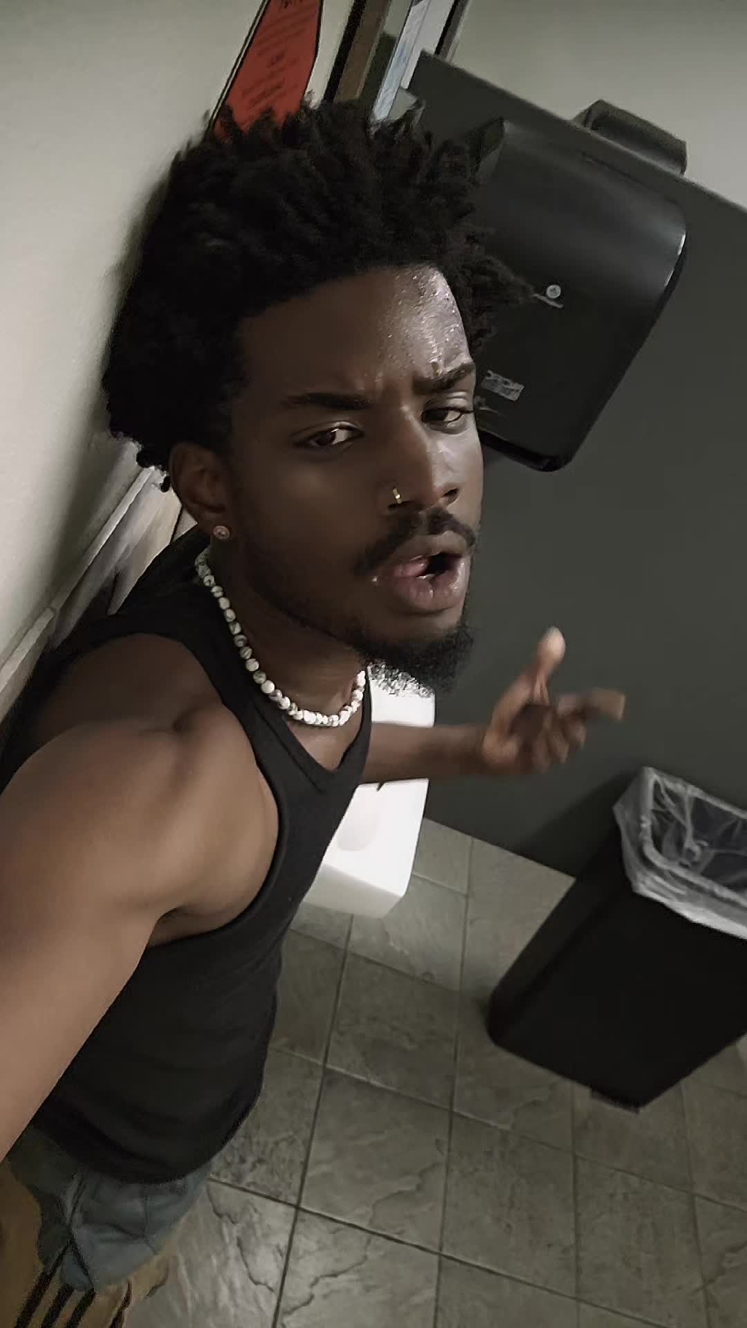 @Hoodieduke 🤞🏾