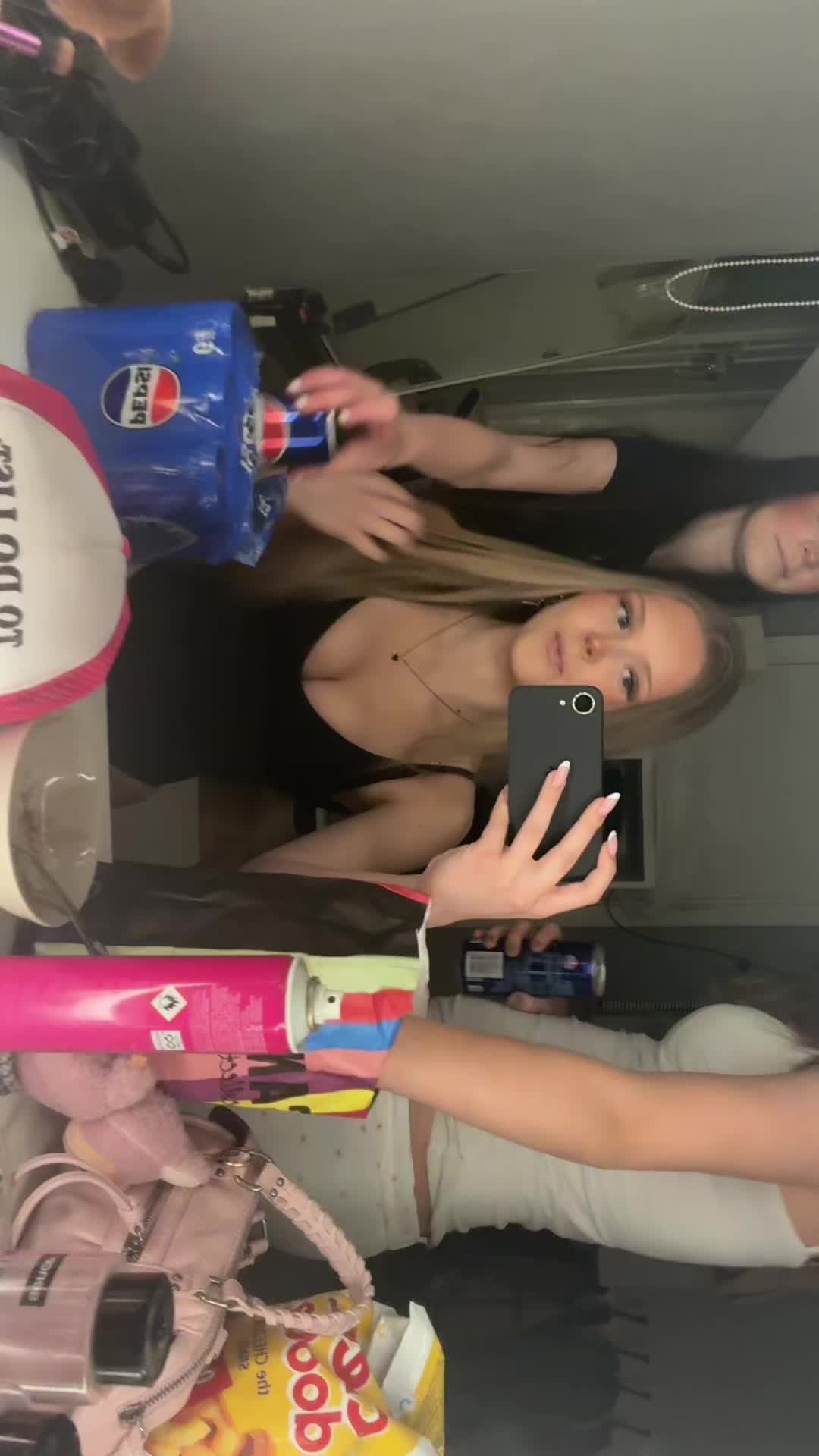 @liviaspam36