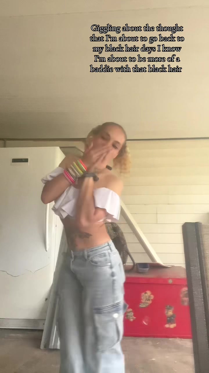 @CurlyHeadCutie