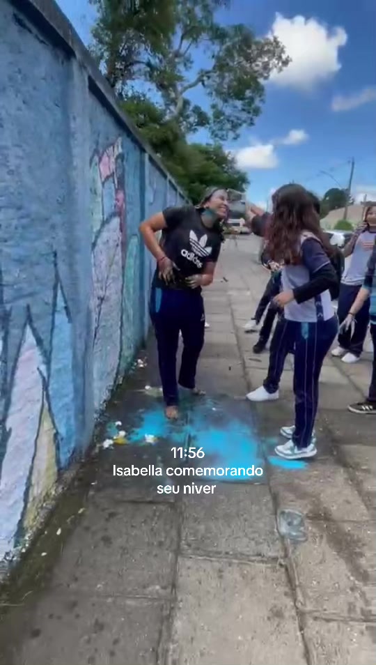 @o que a Isabella est&aacute; fazendo
