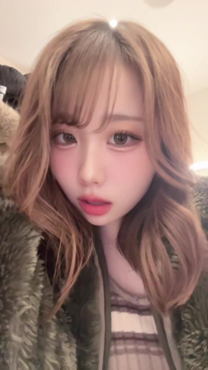 @にこ