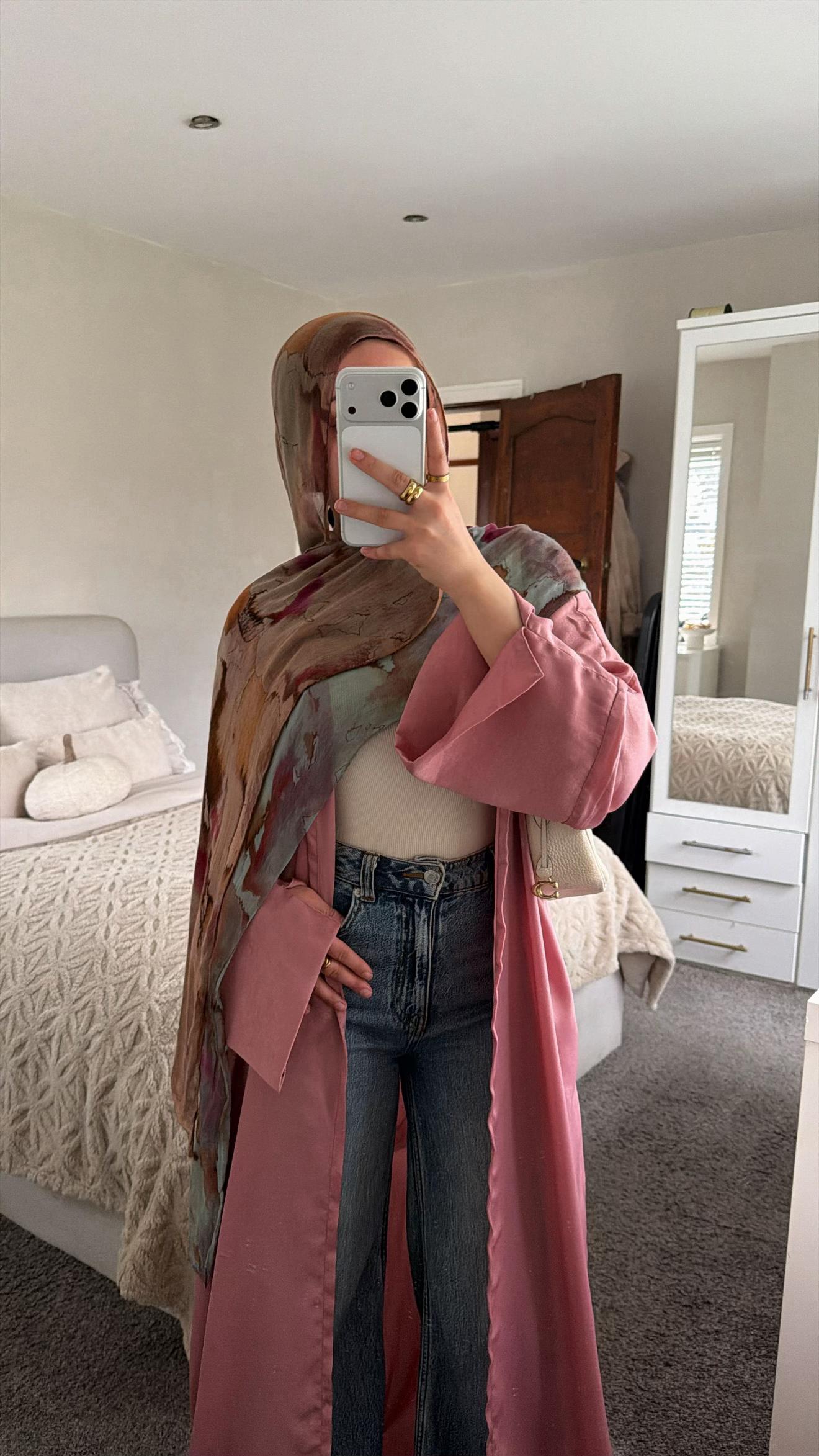 @Seerat ☁️