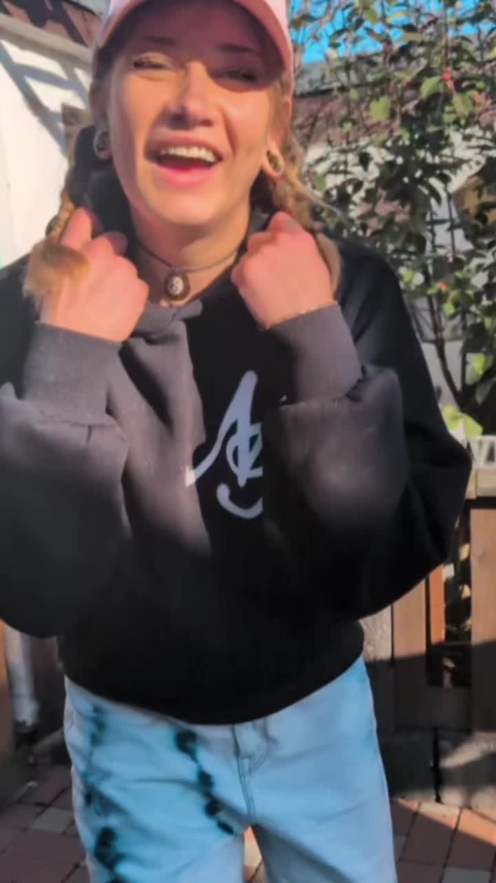@Lisa_marie369