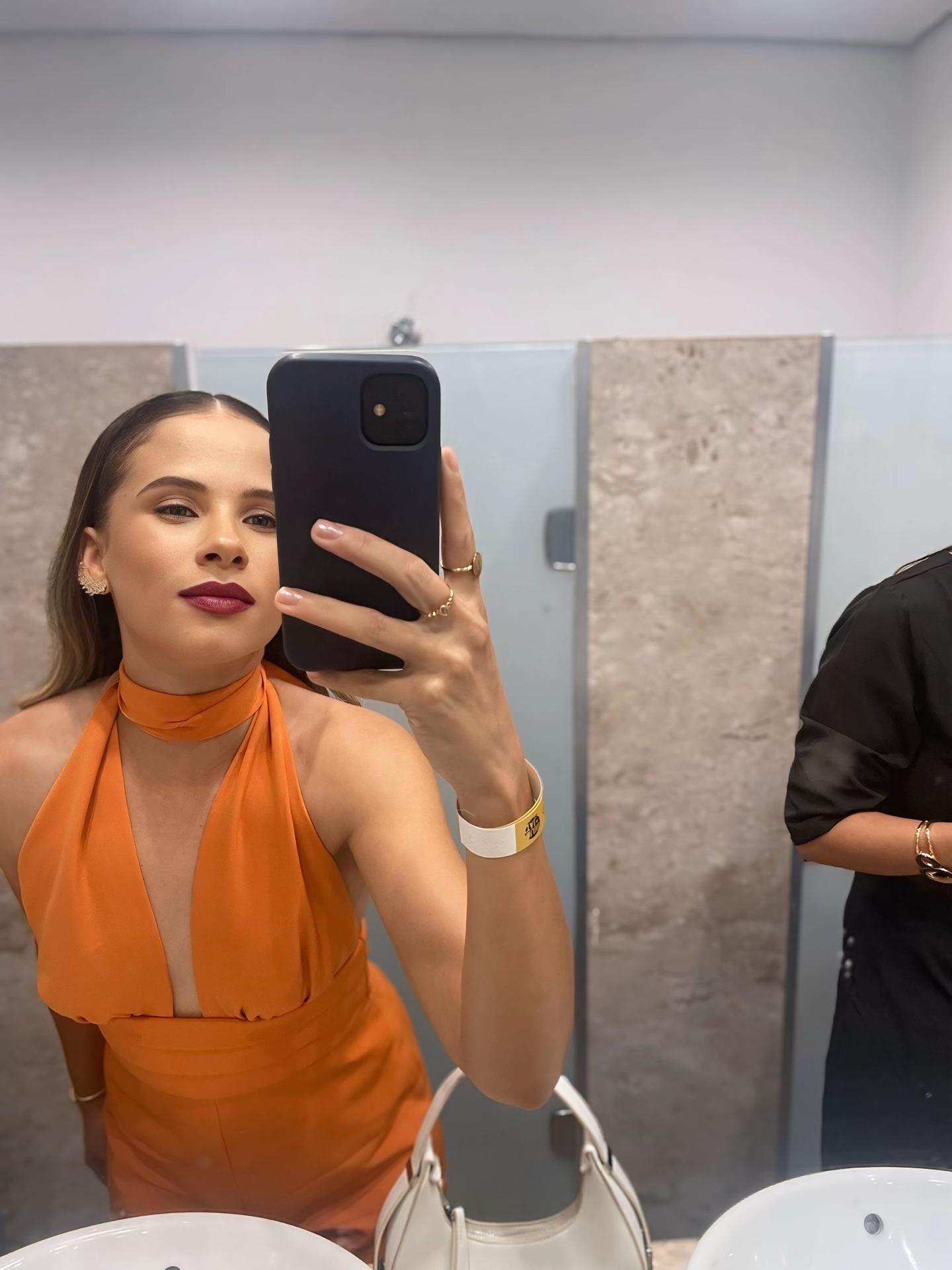 @Thayn&aacute;BG
