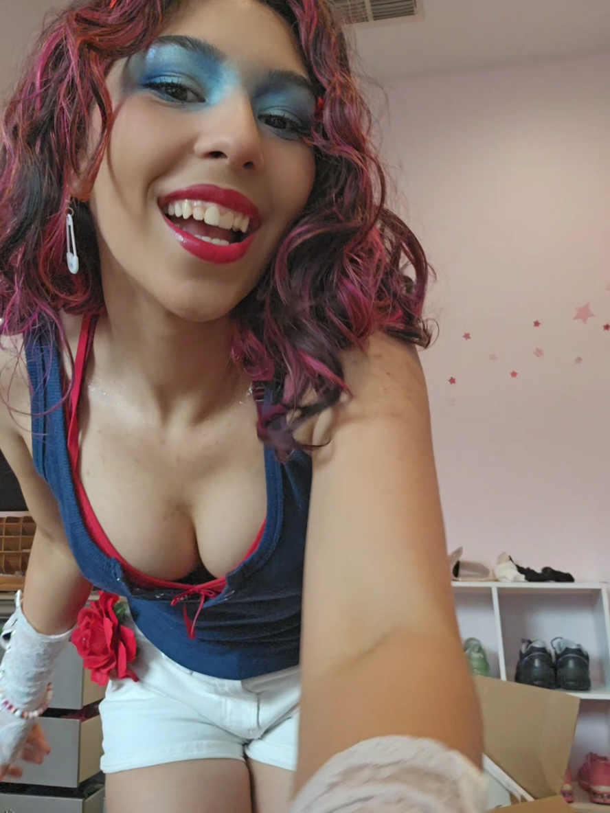 @Nikki 🫶❤️🧡🤍🩷💜
