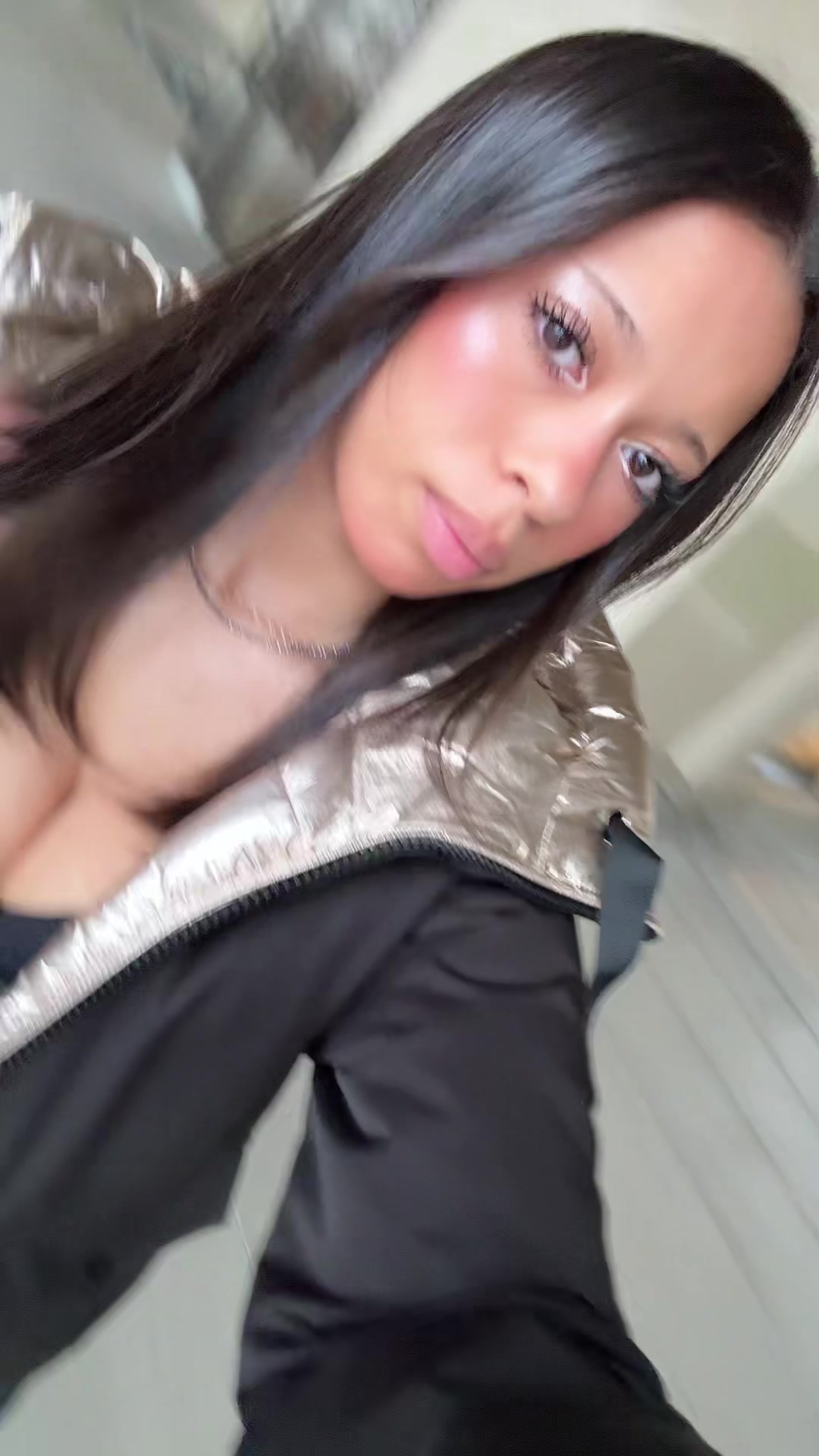 @wlw 👩🏽&zwj;❤️&zwj;💋&zwj;👩🏻