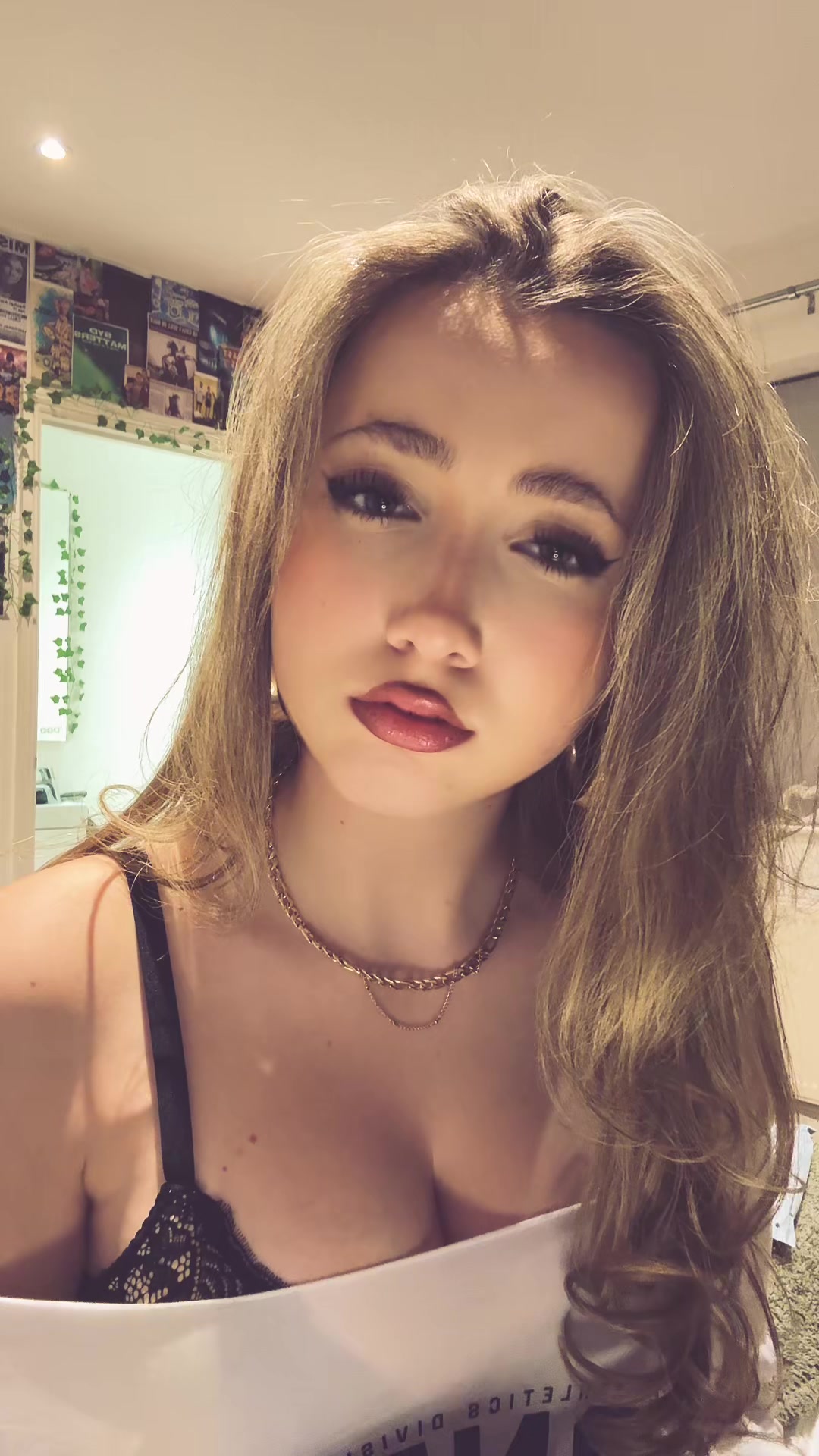 @BumblePheeb ᖭ༏ᖫ🦋
