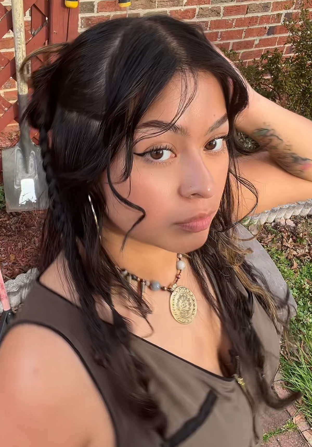 @less𖦹