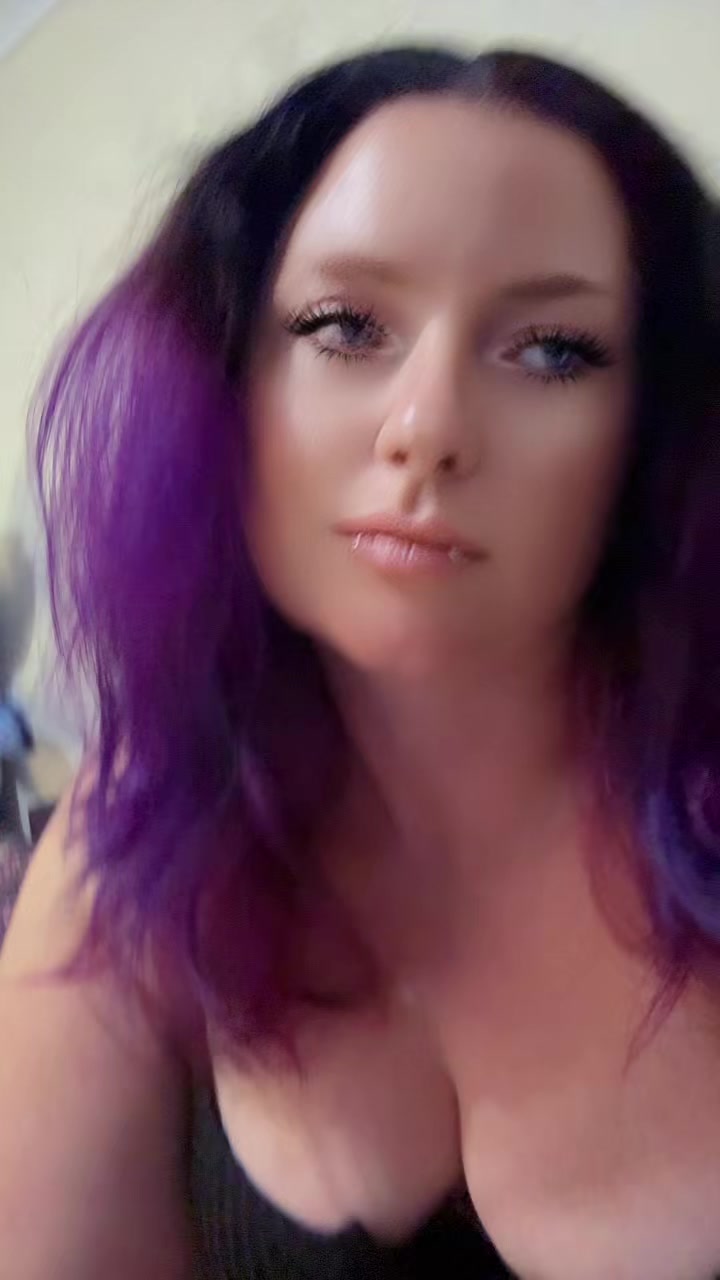 @Demoness_😈