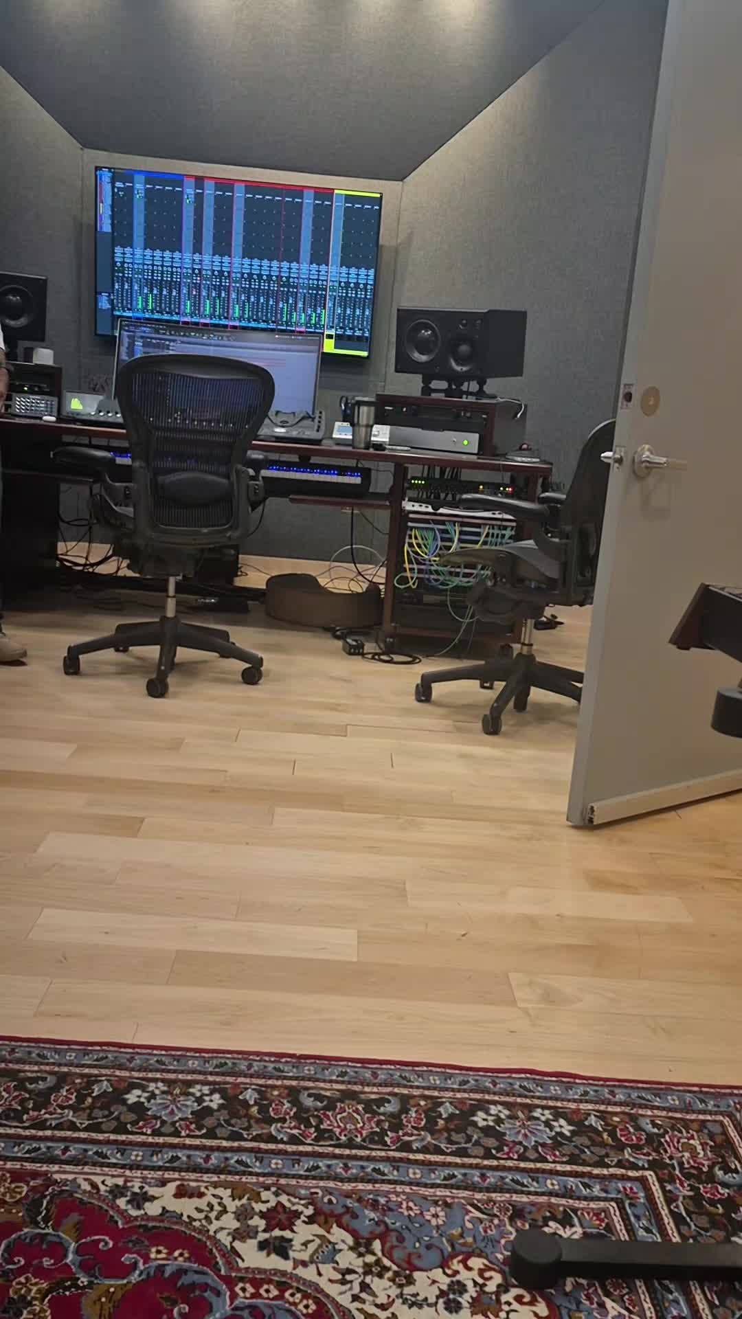 @Troublemakers