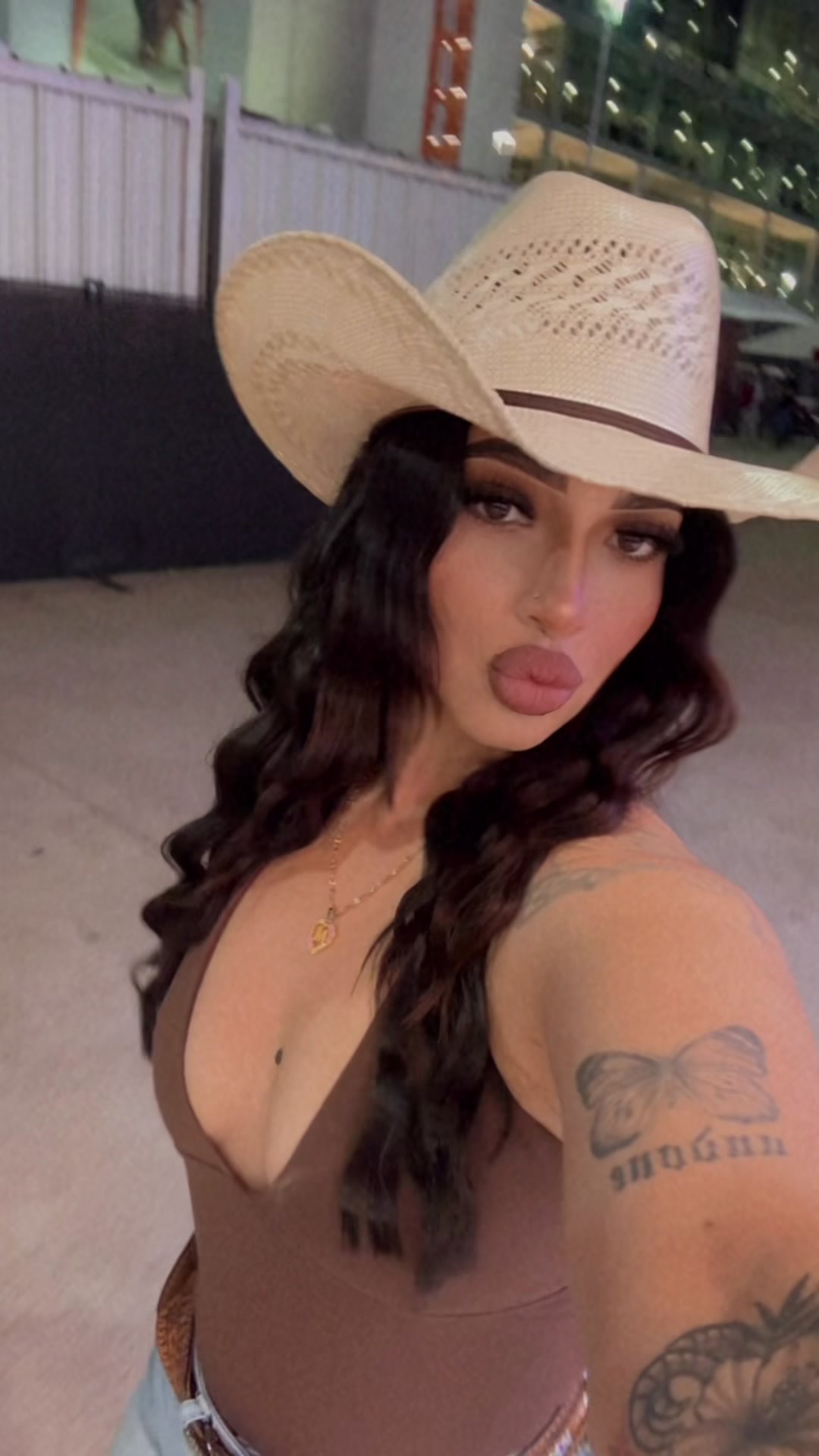 @Monicaa