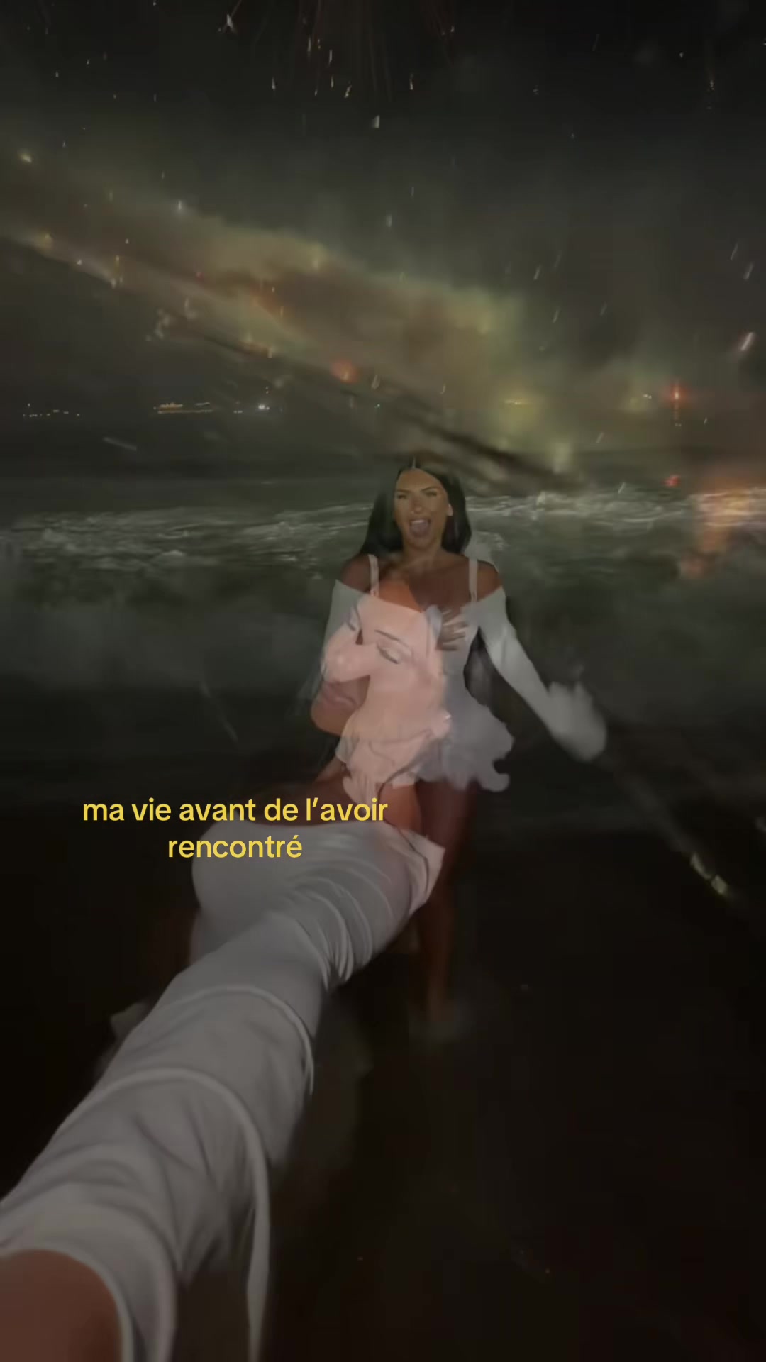 @𝒲