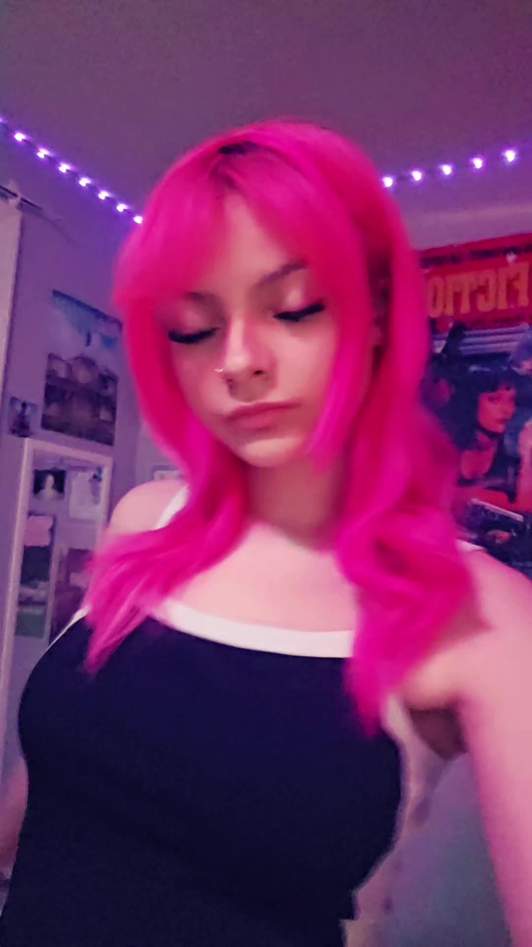 @🥳
