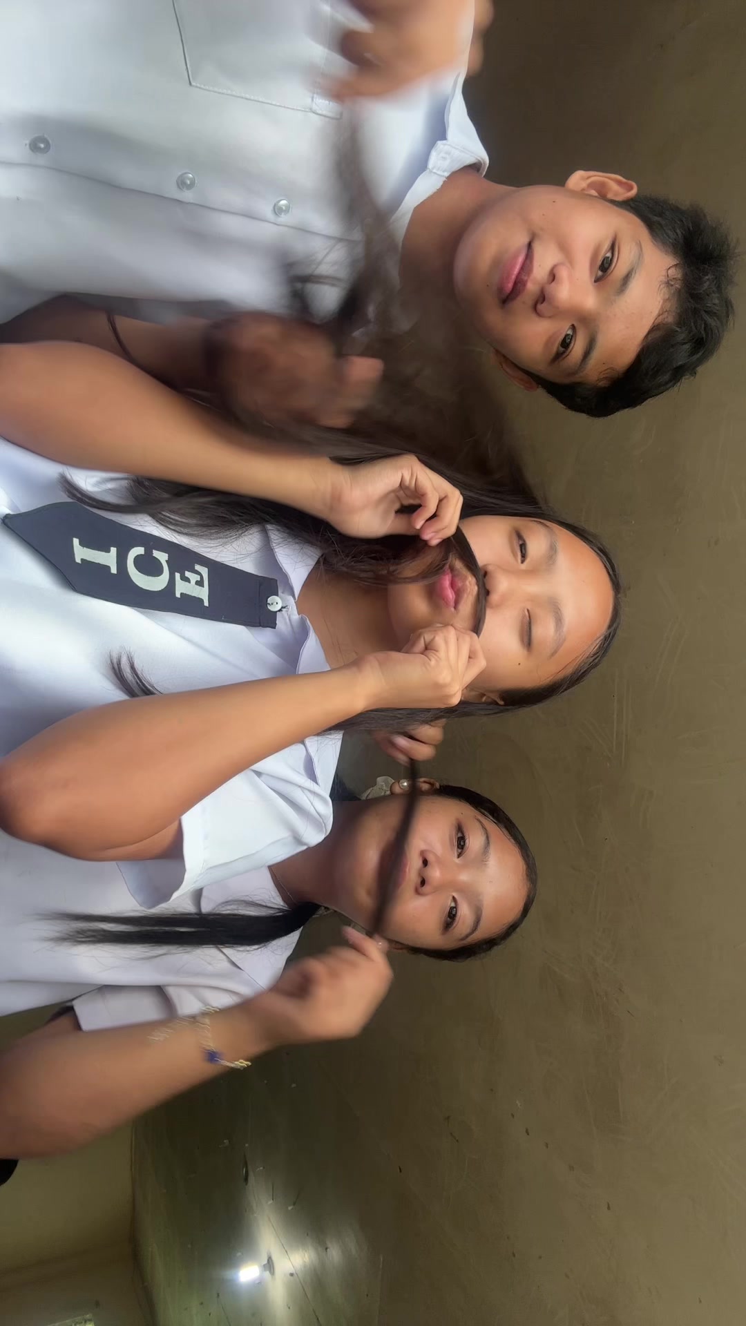 @😁