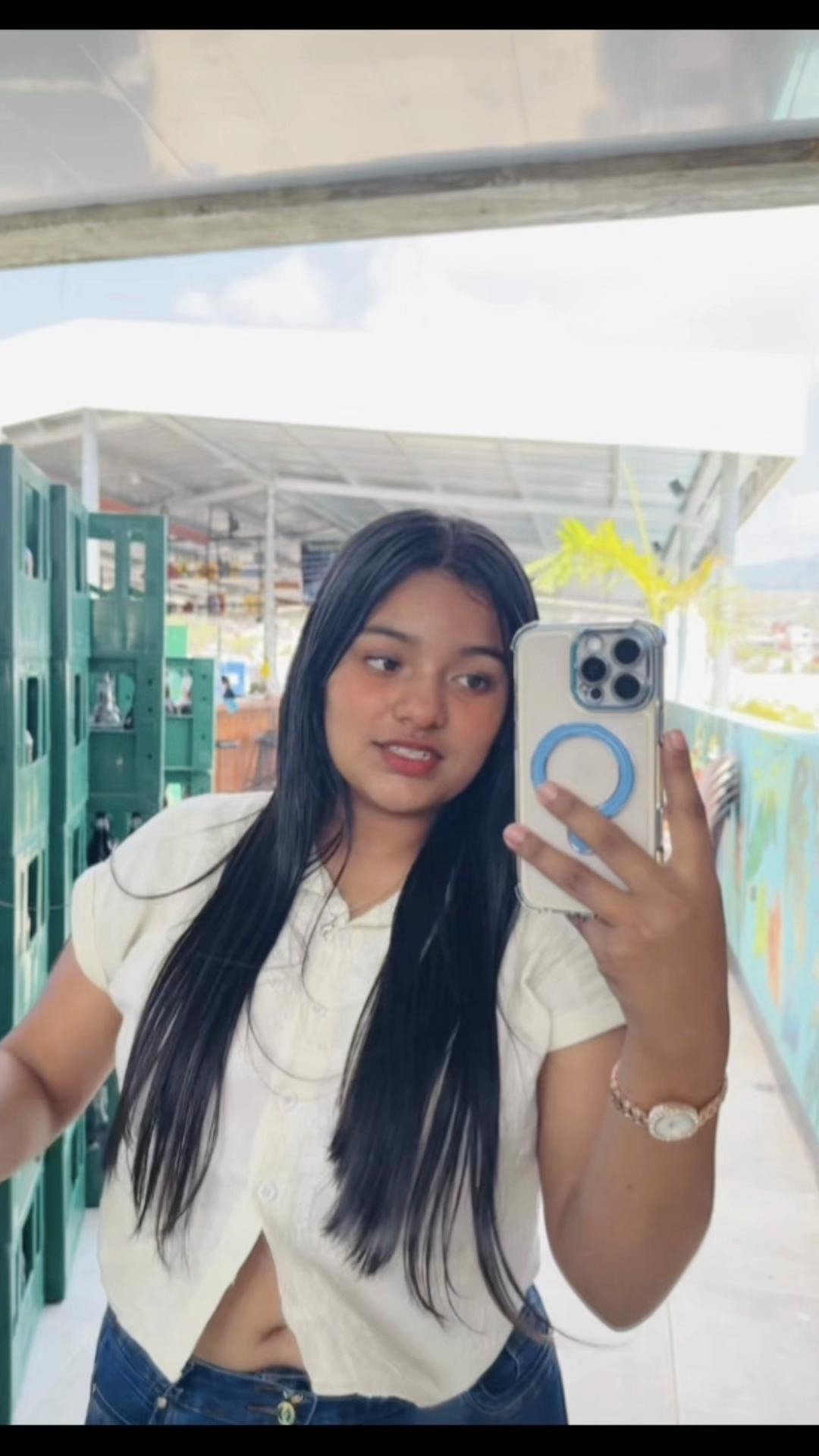 @Alondracg