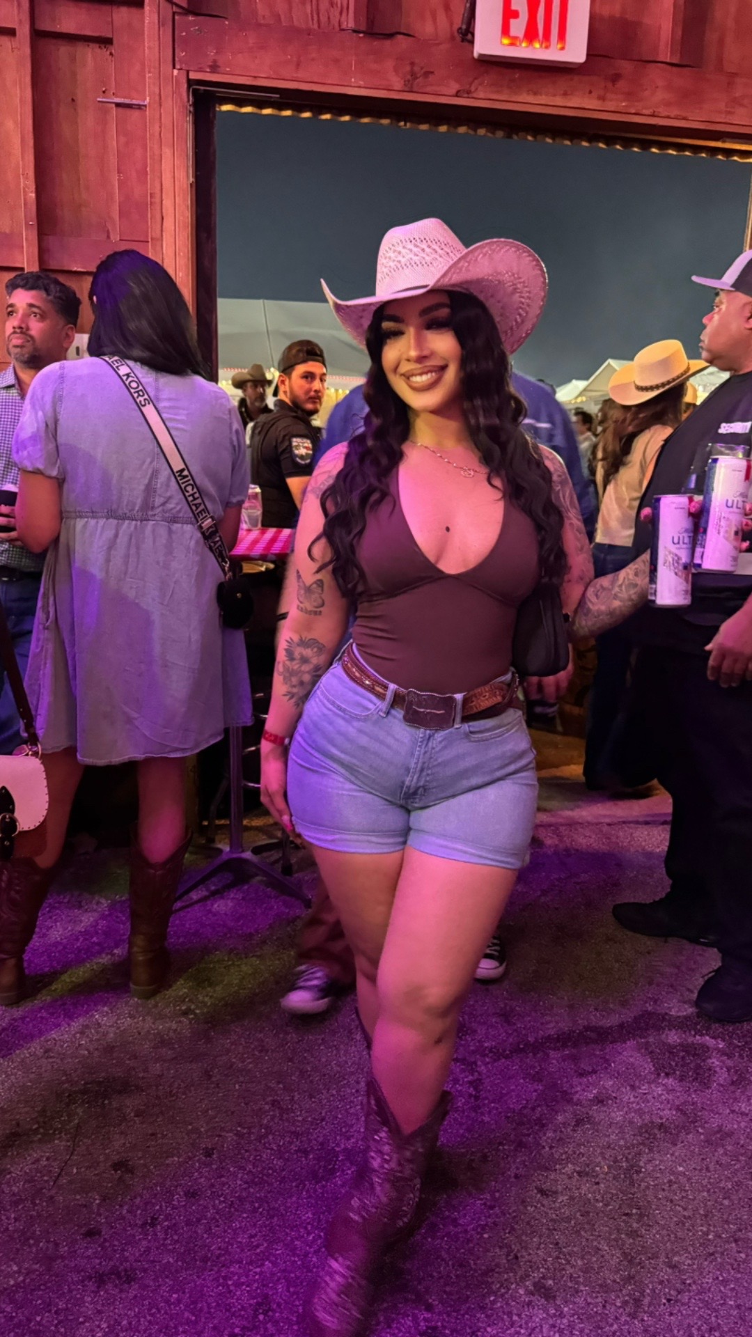@Monicaa