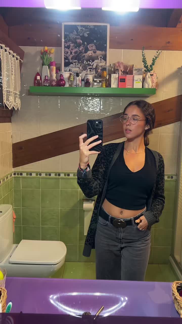 @adrianafernnaandez