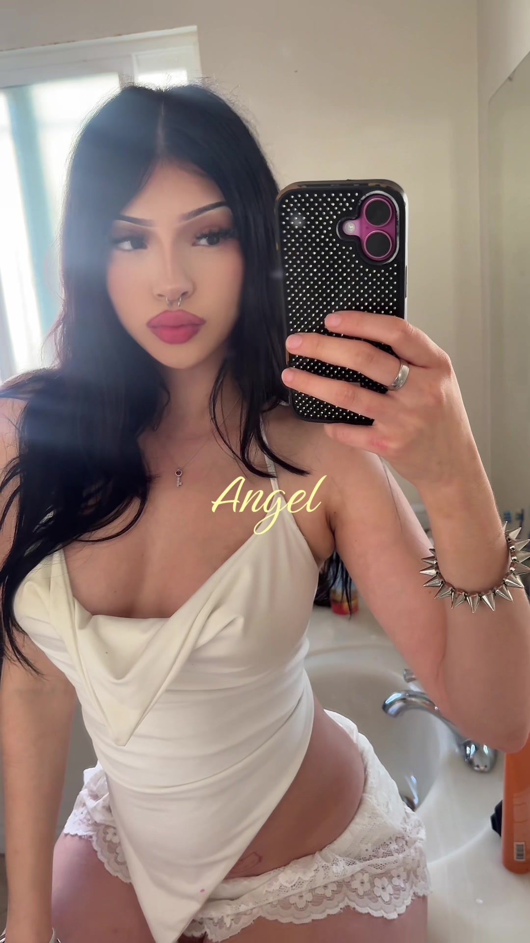 @itskiraswrld